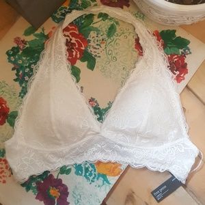 🌹🌟NWT🌟🌹 Beautiful lace halter bralette - large